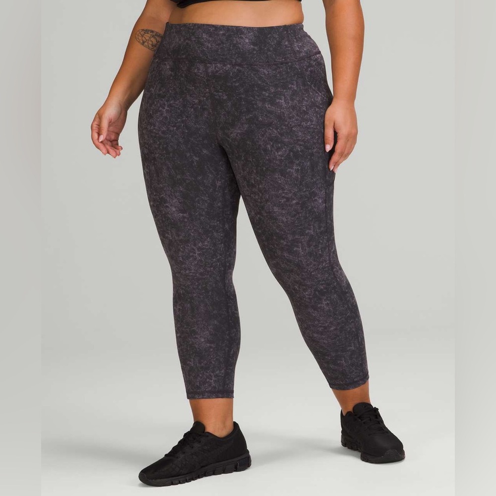 Lululemon Invigorate High-Rise Crop 23" Denim Wash Print‎ Dusky Lavender Black 0